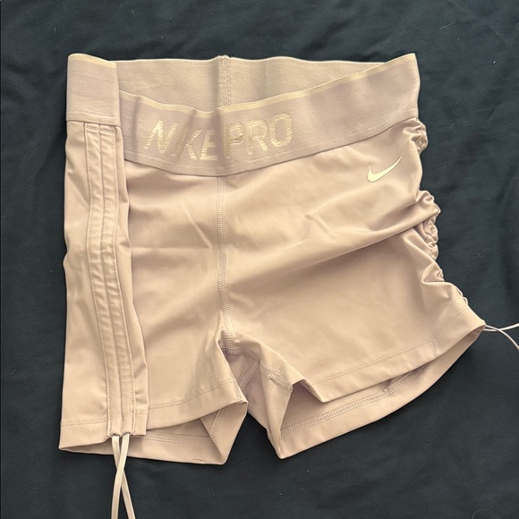 Nike Women's Pro pink Athletic Shorts - Picture 1 of 1